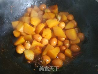 鹌鹑蛋焖土豆的做法步骤:16