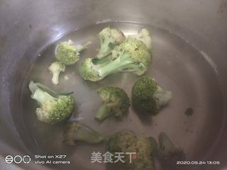 花菜牛排沙拉的做法步骤：4