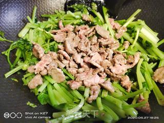 芹菜炒牛肉的做法步骤：6