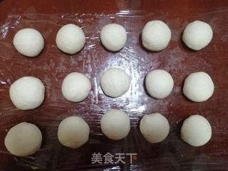 面食一一黑芝麻心形花卷的做法步骤:3