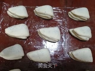 面食一一黑芝麻心形花卷的做法步骤:9