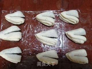 面食一一黑芝麻心形花卷的做法步骤:10