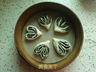 面食一一黑芝麻心形花卷的做法步骤:12