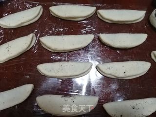 面食一一黑芝麻心形花卷的做法步骤:8