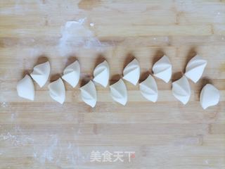好吃又开胃的酸菜包子 油渣酸菜包子的做法步骤:6
