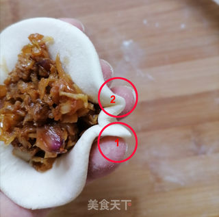 好吃又开胃的酸菜包子 油渣酸菜包子的做法步骤:10