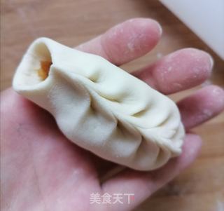 好吃又开胃的酸菜包子 油渣酸菜包子的做法步骤:12