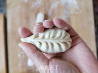 好吃又开胃的酸菜包子 油渣酸菜包子的做法步骤:13