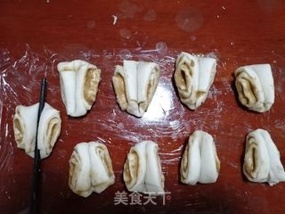 面食一一老面芝麻酱花卷的做法步骤:15
