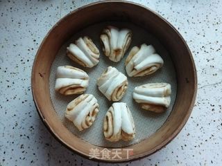 面食一一老面芝麻酱花卷的做法步骤:17