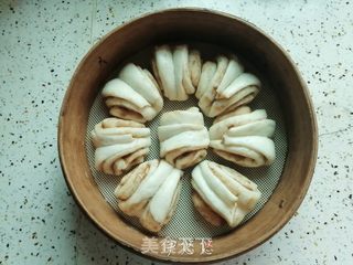 面食一一老面芝麻酱花卷的做法步骤:18
