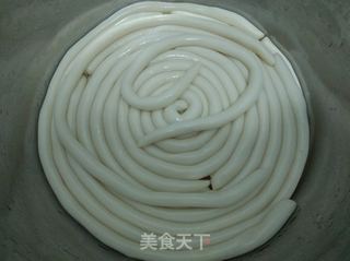 西红柿洋葱牛肉浇面的做法步骤：1