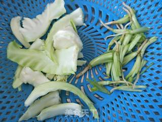 “ 食物边角料做大餐 ”凉拌香菜绿甘蓝的做法步骤：2