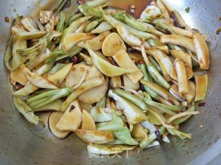 “ 食物边角料做大餐 ”凉拌香菜绿甘蓝的做法步骤：6