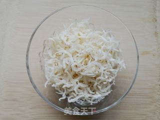 银鱼干葱油拌面的做法步骤:2