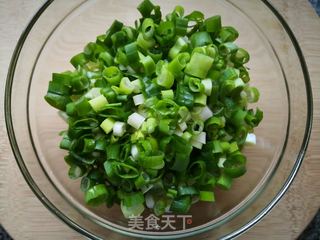 银鱼干葱油拌面的做法步骤:3