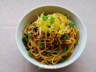 银鱼干葱油拌面的做法步骤:12