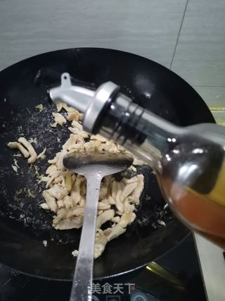 双椒炒鸡胸肉的做法步骤：4