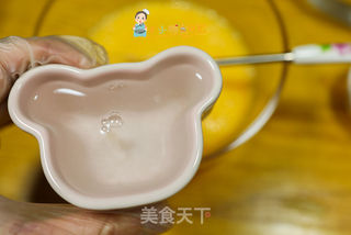 9个月以上辅食胡萝卜花朵厚蛋烧的做法步骤:4