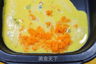 9个月以上辅食胡萝卜花朵厚蛋烧的做法步骤:5