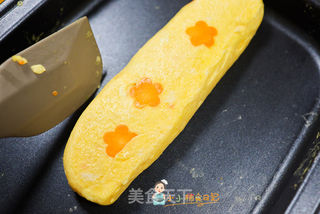 9个月以上辅食胡萝卜花朵厚蛋烧的做法步骤:11