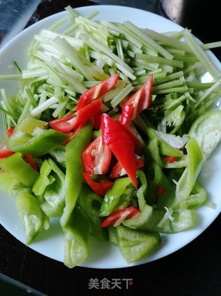 芹菜炒猪肚的做法步骤：6