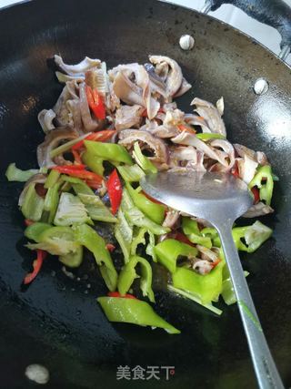 芹菜炒猪肚的做法步骤：10