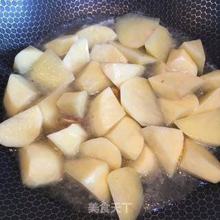 牛腩烧土豆的做法步骤：7
