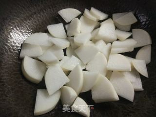 午餐肉烧白萝卜的做法步骤：5