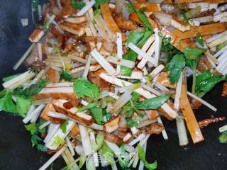 香干芹菜肉丝的做法步骤:6