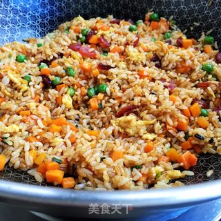 胡萝卜腊肠酱油饭的做法步骤：11