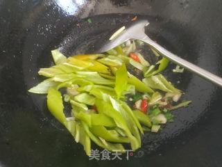 尖椒肥肠的做法步骤:6