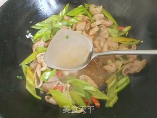 尖椒肥肠的做法步骤:9