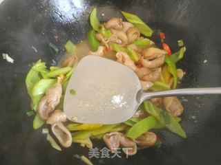 尖椒肥肠的做法步骤:11