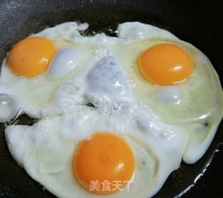 香辣荷包蛋的做法步骤:2