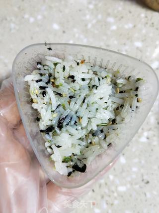 海苔肉松饭团的做法步骤:5