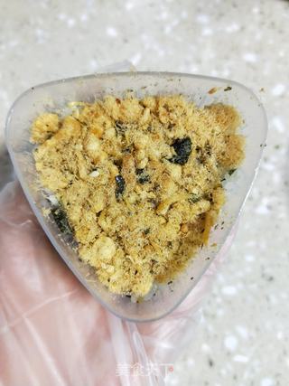 海苔肉松饭团的做法步骤:6