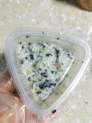 海苔肉松饭团的做法步骤:8