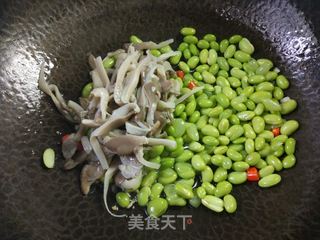 蘑菇烧毛豆的做法步骤:9