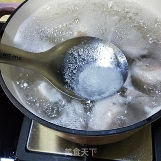 肘肉炖苦瓜汤的做法步骤:7