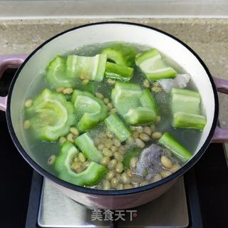 肘肉炖苦瓜汤的做法步骤：11