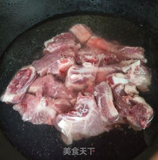 排骨烧毛豆的做法步骤：2