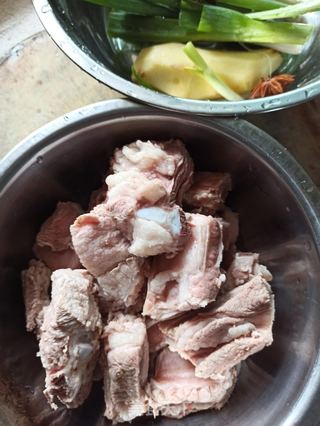 排骨烧毛豆的做法步骤:3