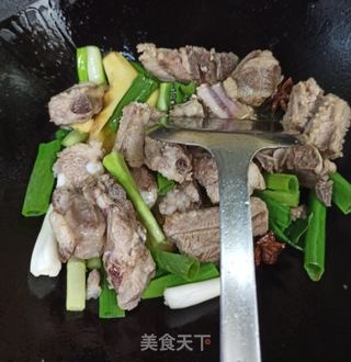 排骨烧毛豆的做法步骤：4