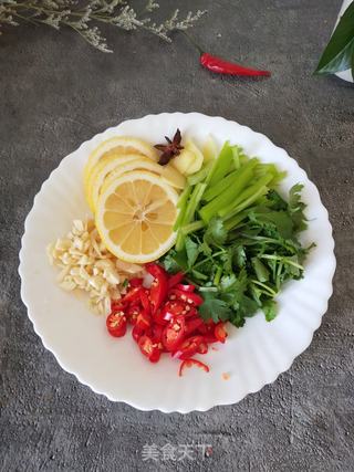 柠檬鸡爪的做法步骤:2
