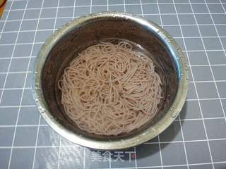 肉末豇豆红米线的做法步骤:3