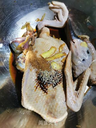 五香脆皮鸭的做法步骤：2