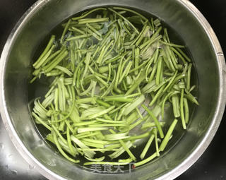 蒜蓉空心菜的做法步骤:3