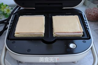 芝士金枪鱼火腿三明治的做法步骤:4