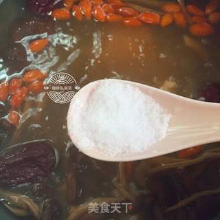 茶树菇龙骨汤的做法步骤：10